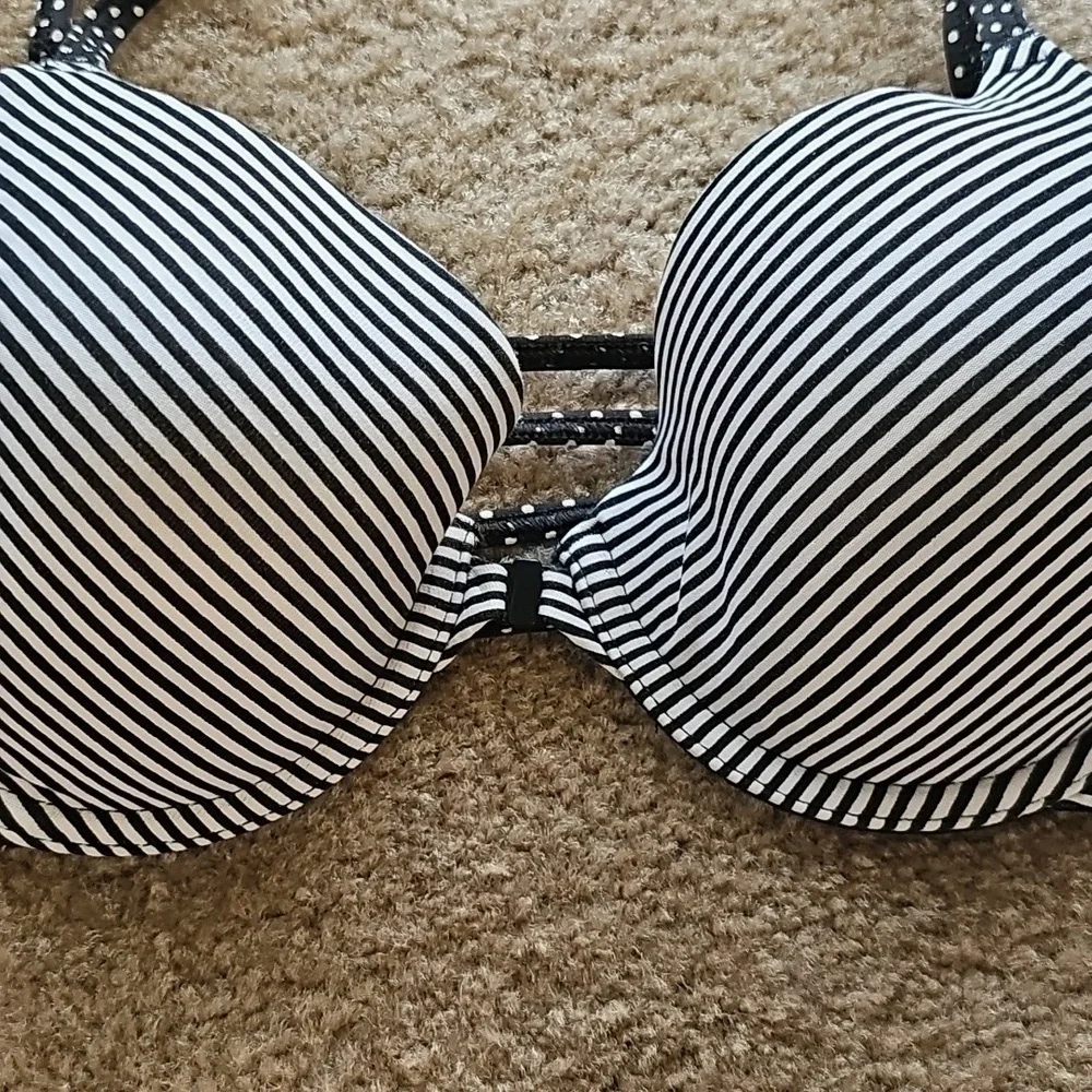 Victoria's Secret Black White Lined Bra 34C
